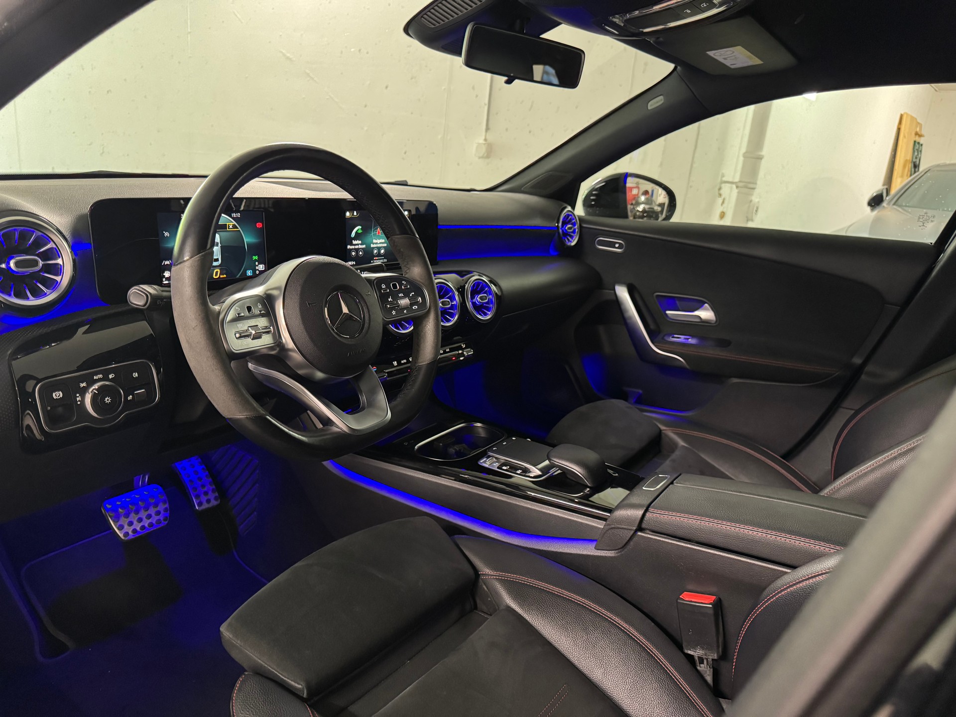 MERCEDES-BENZ A 220 AMG Line 7G-DCT 4Matic Limousine-image-9