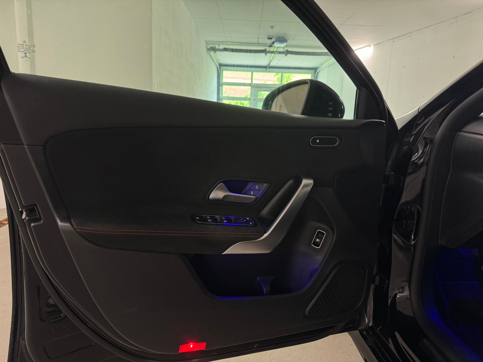 MERCEDES-BENZ A 220 AMG Line 7G-DCT 4Matic Limousine-image-14