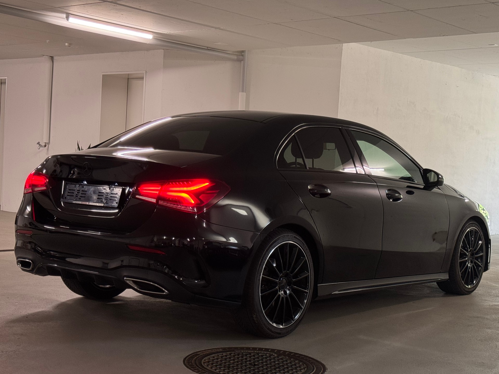 MERCEDES-BENZ A 220 AMG Line 7G-DCT 4Matic Limousine-image-6