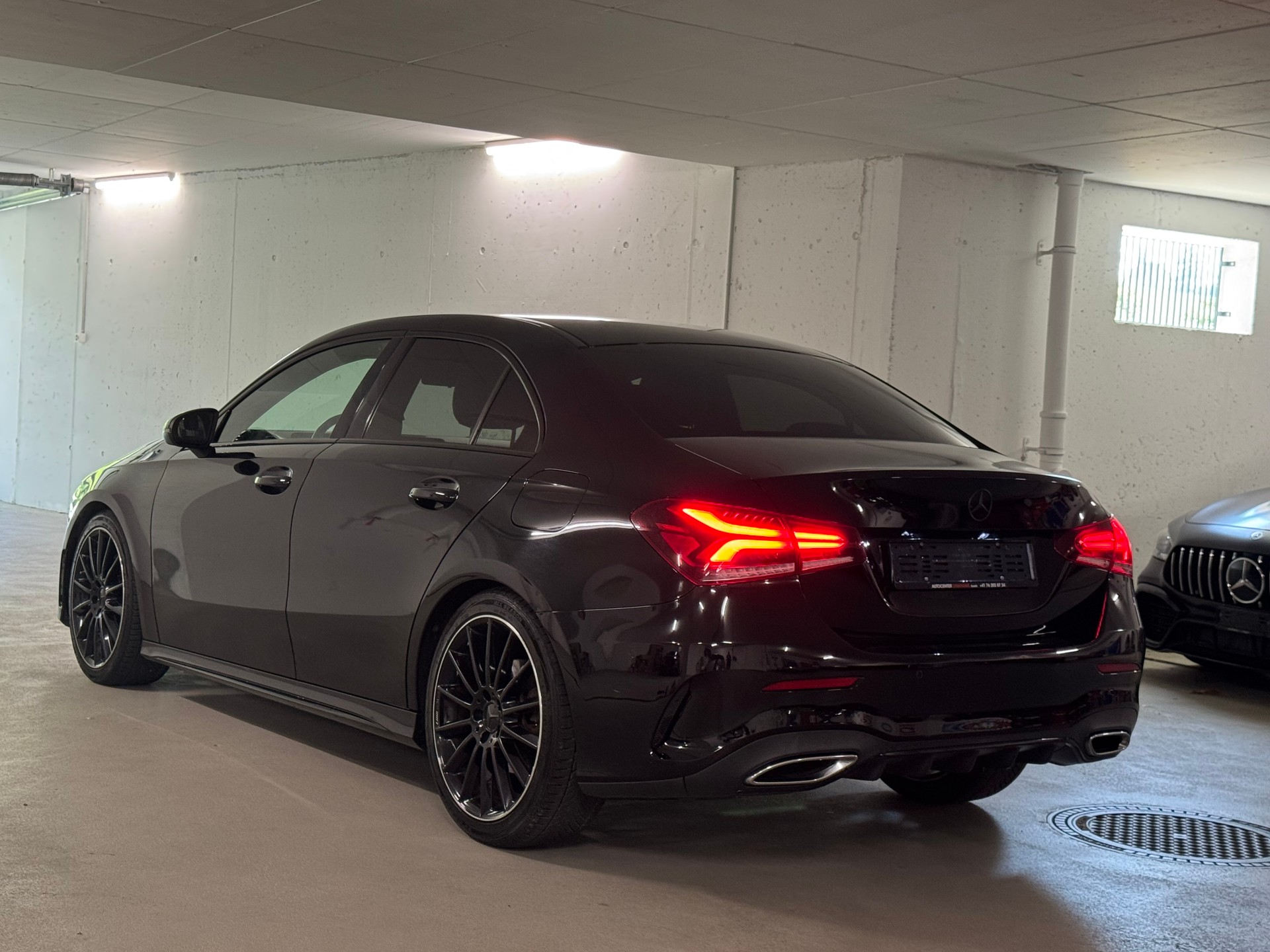 MERCEDES-BENZ A 220 AMG Line 7G-DCT 4Matic Limousine-image-4
