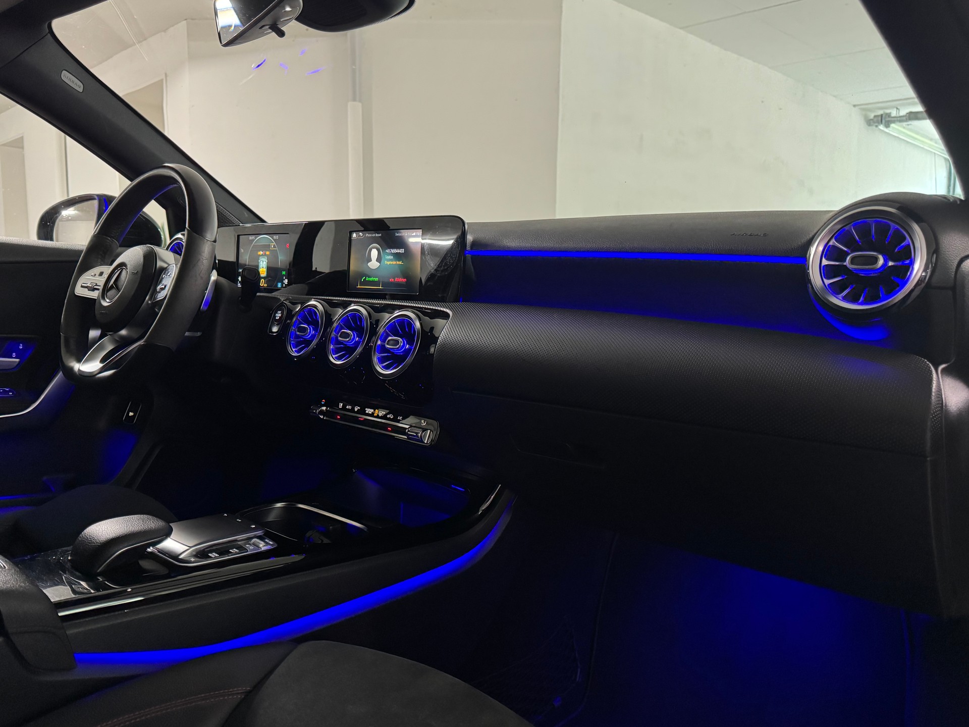 MERCEDES-BENZ A 220 AMG Line 7G-DCT 4Matic Limousine-image-12