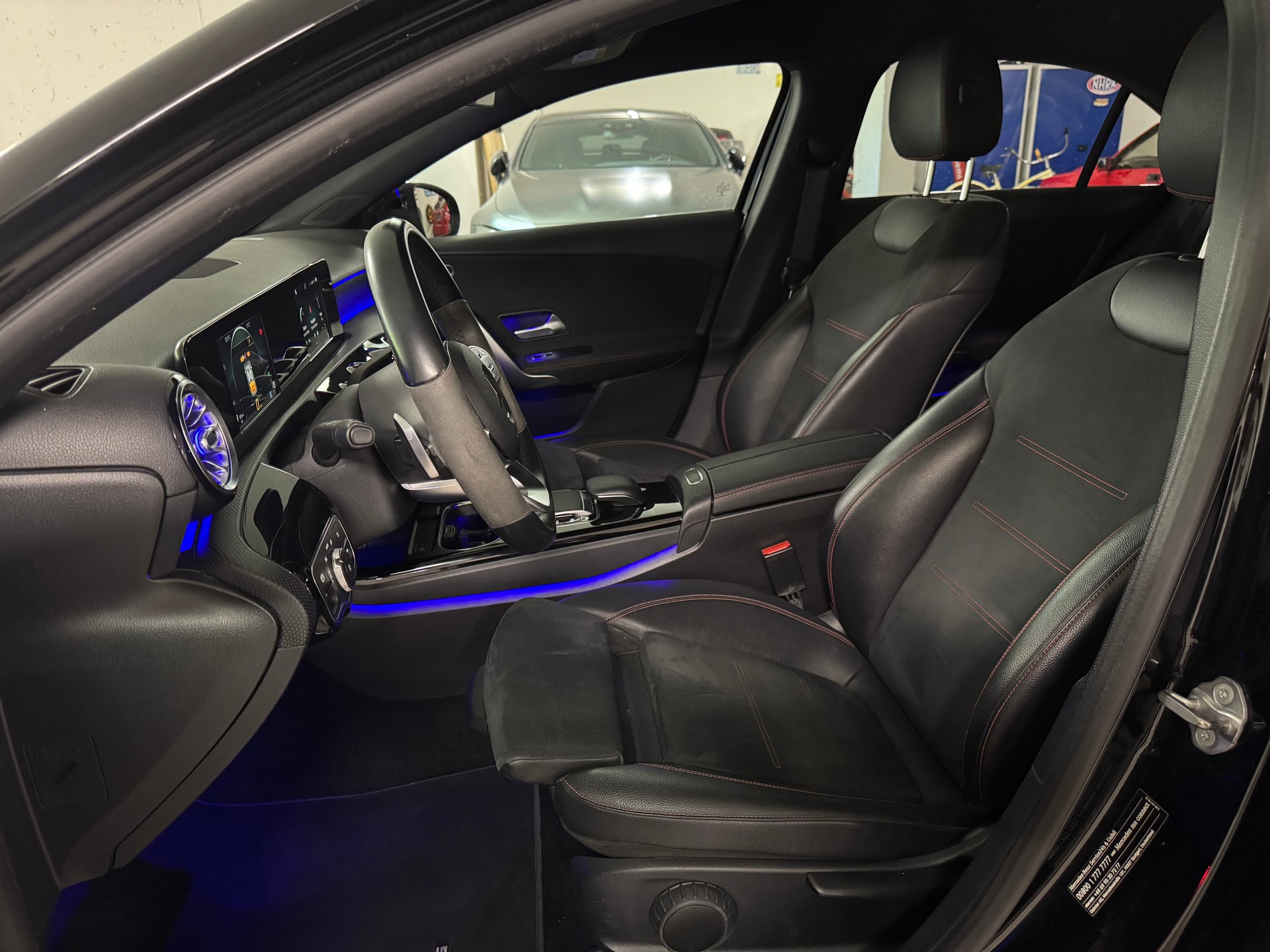 MERCEDES-BENZ A 220 AMG Line 7G-DCT 4Matic Limousine-image-10