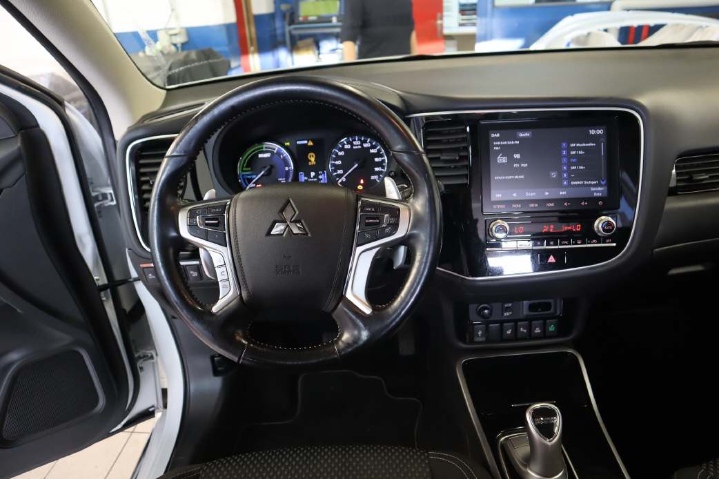 MITSUBISHI Outlander 2.4 PHEV Style-image-4