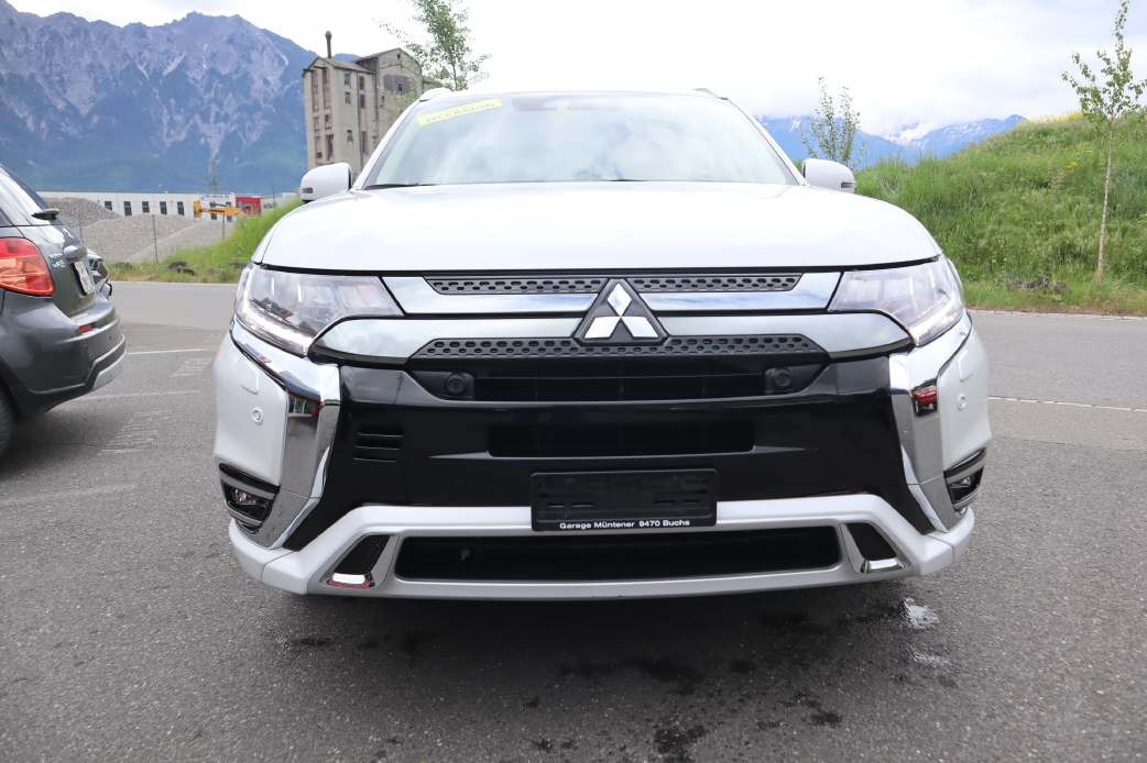 MITSUBISHI Outlander 2.4 PHEV Style-image-2