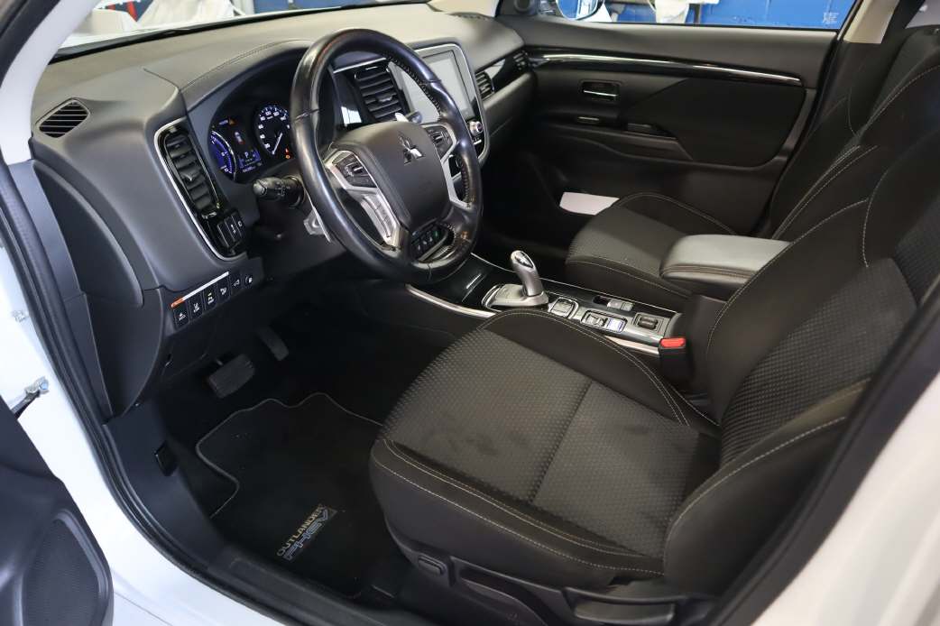 MITSUBISHI Outlander 2.4 PHEV Style-image-6