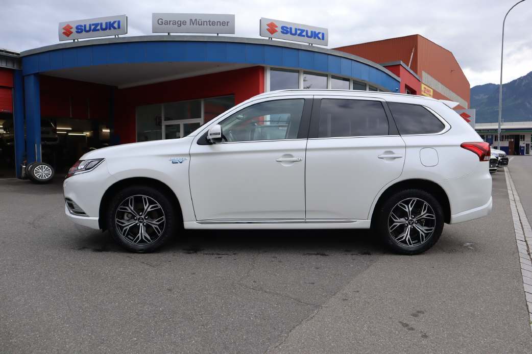 MITSUBISHI Outlander 2.4 PHEV Style-image-3