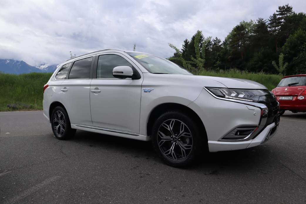 MITSUBISHI Outlander 2.4 PHEV Style