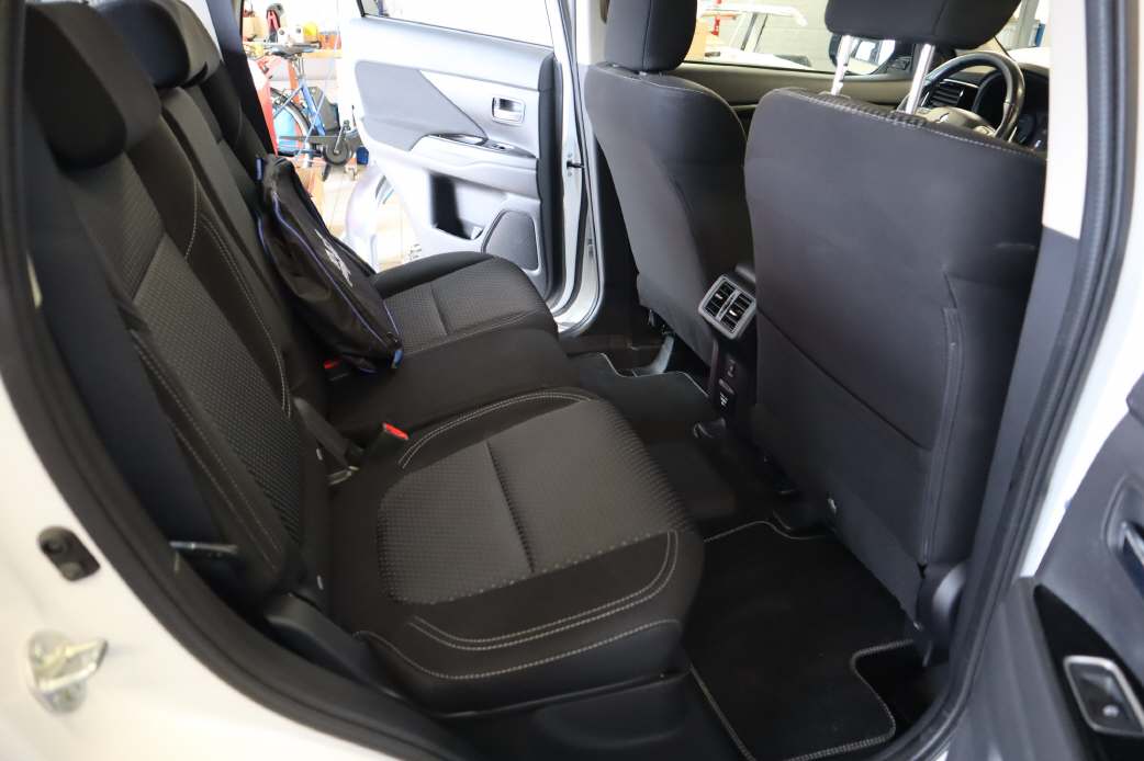 MITSUBISHI Outlander 2.4 PHEV Style-image-11