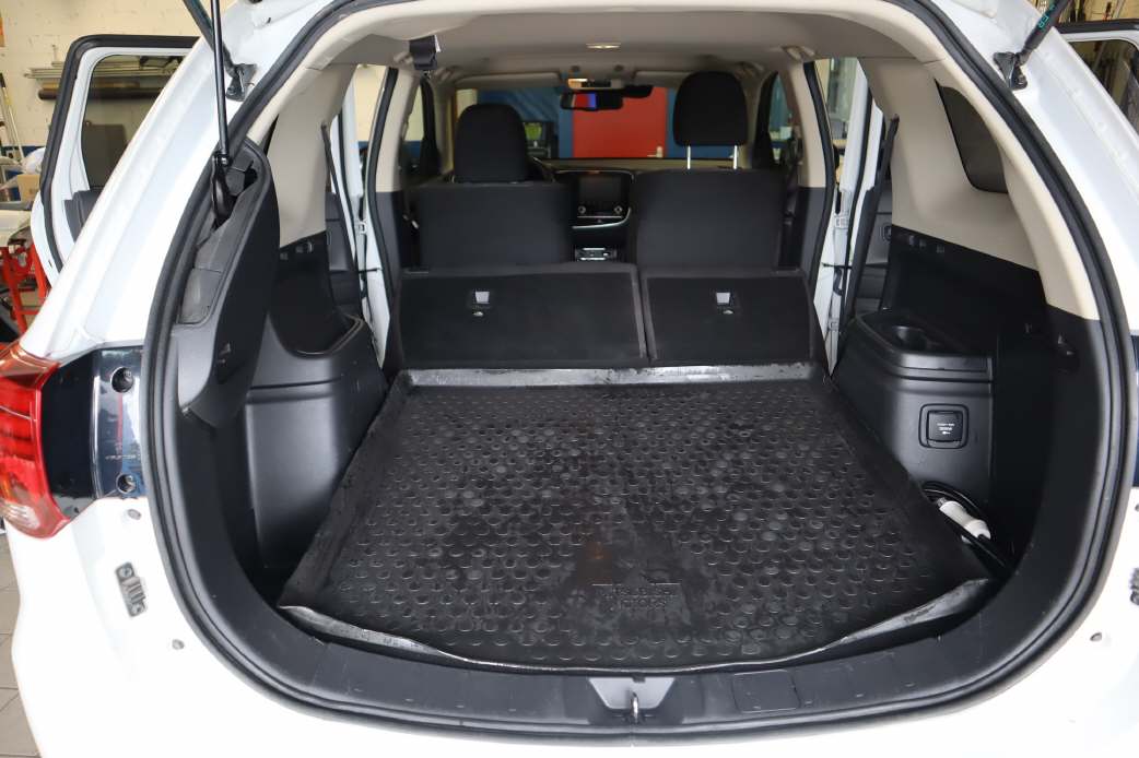 MITSUBISHI Outlander 2.4 PHEV Style-image-10