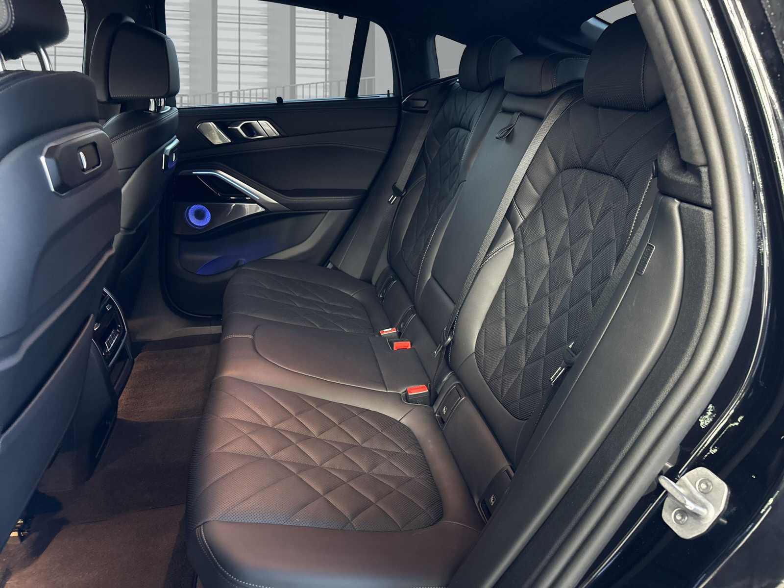 BMW X6 xDrive 48V M60i Steptronic M-Sport-image-12