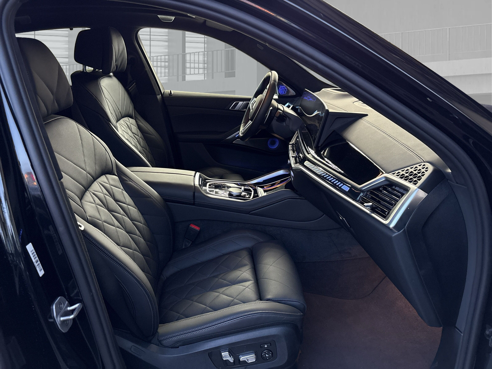BMW X6 xDrive 48V M60i Steptronic M-Sport-image-11