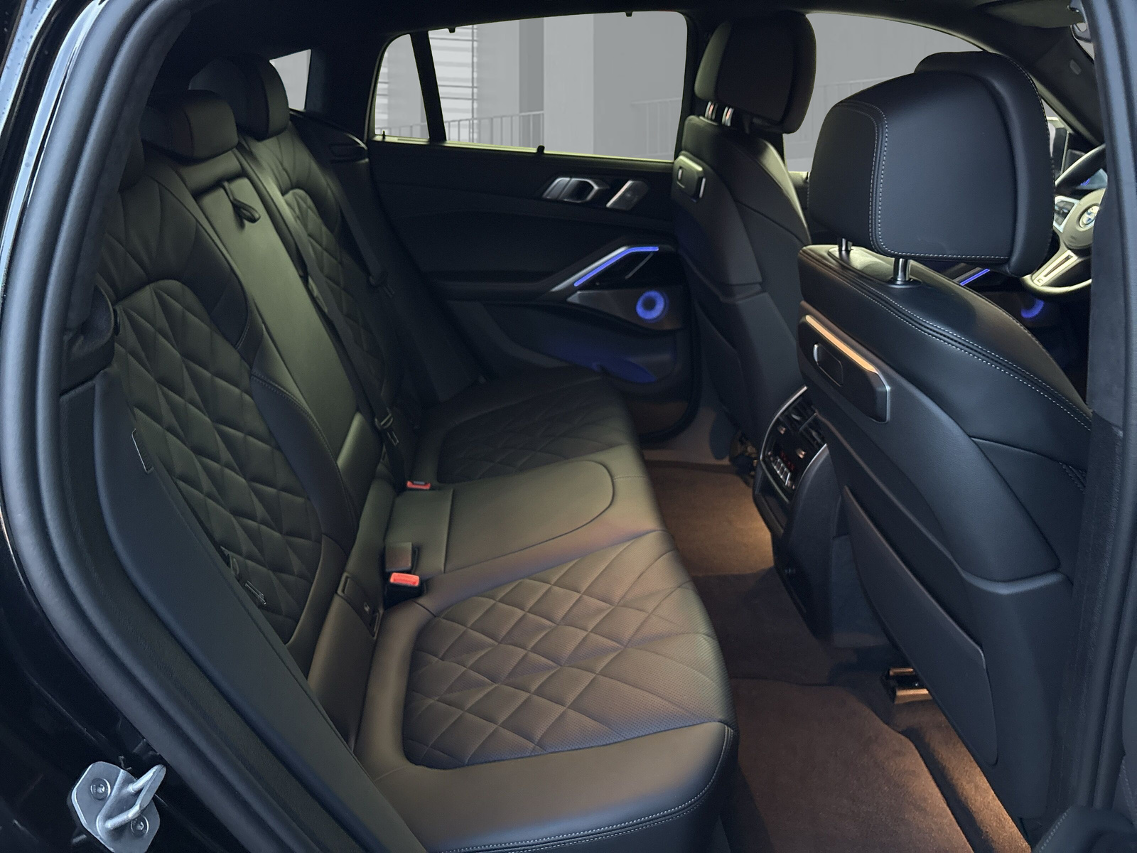 BMW X6 xDrive 48V M60i Steptronic M-Sport-image-13