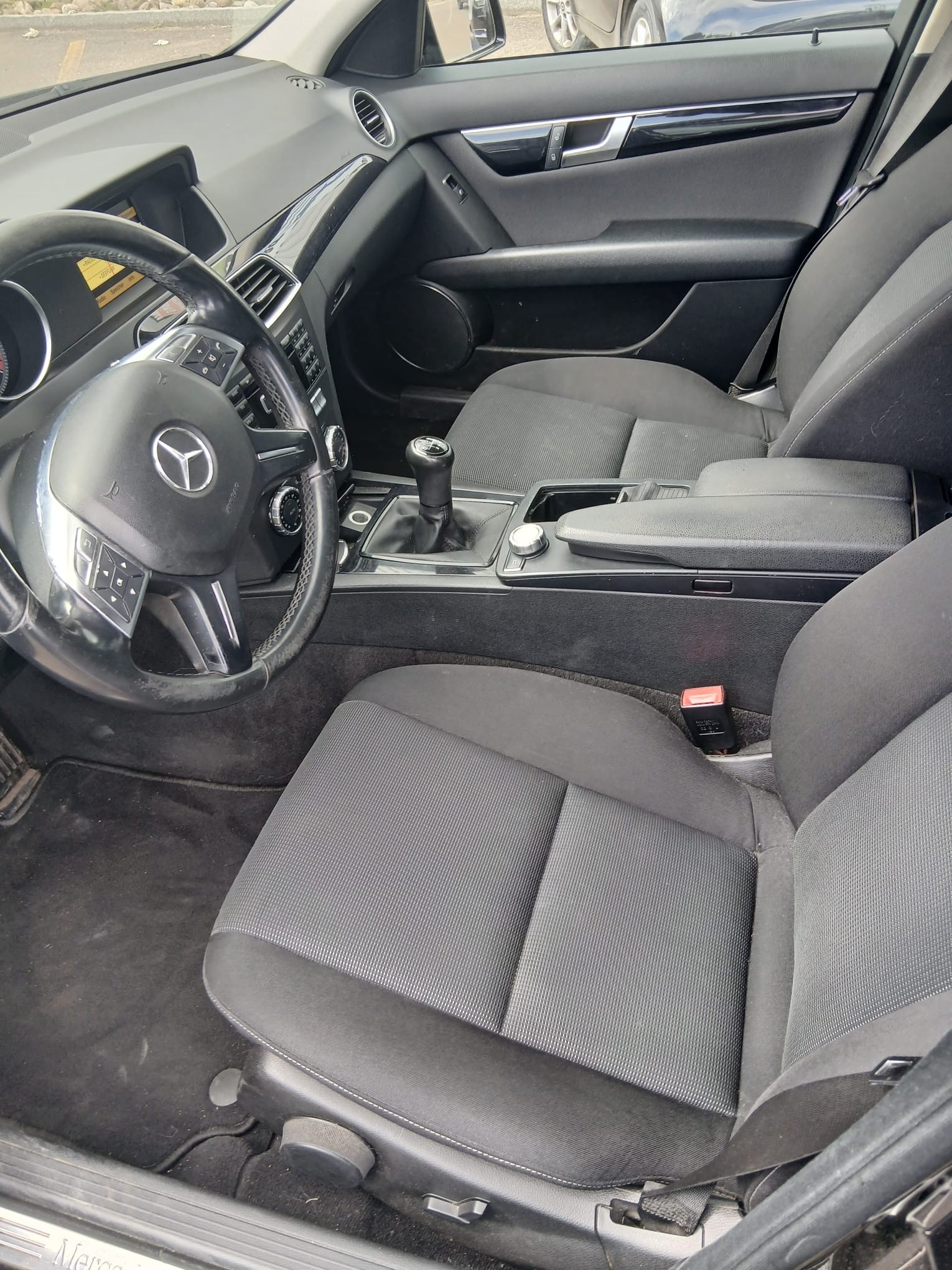 MERCEDES-BENZ C 180 CGI BlueEfficiency Avantgarde-image-4