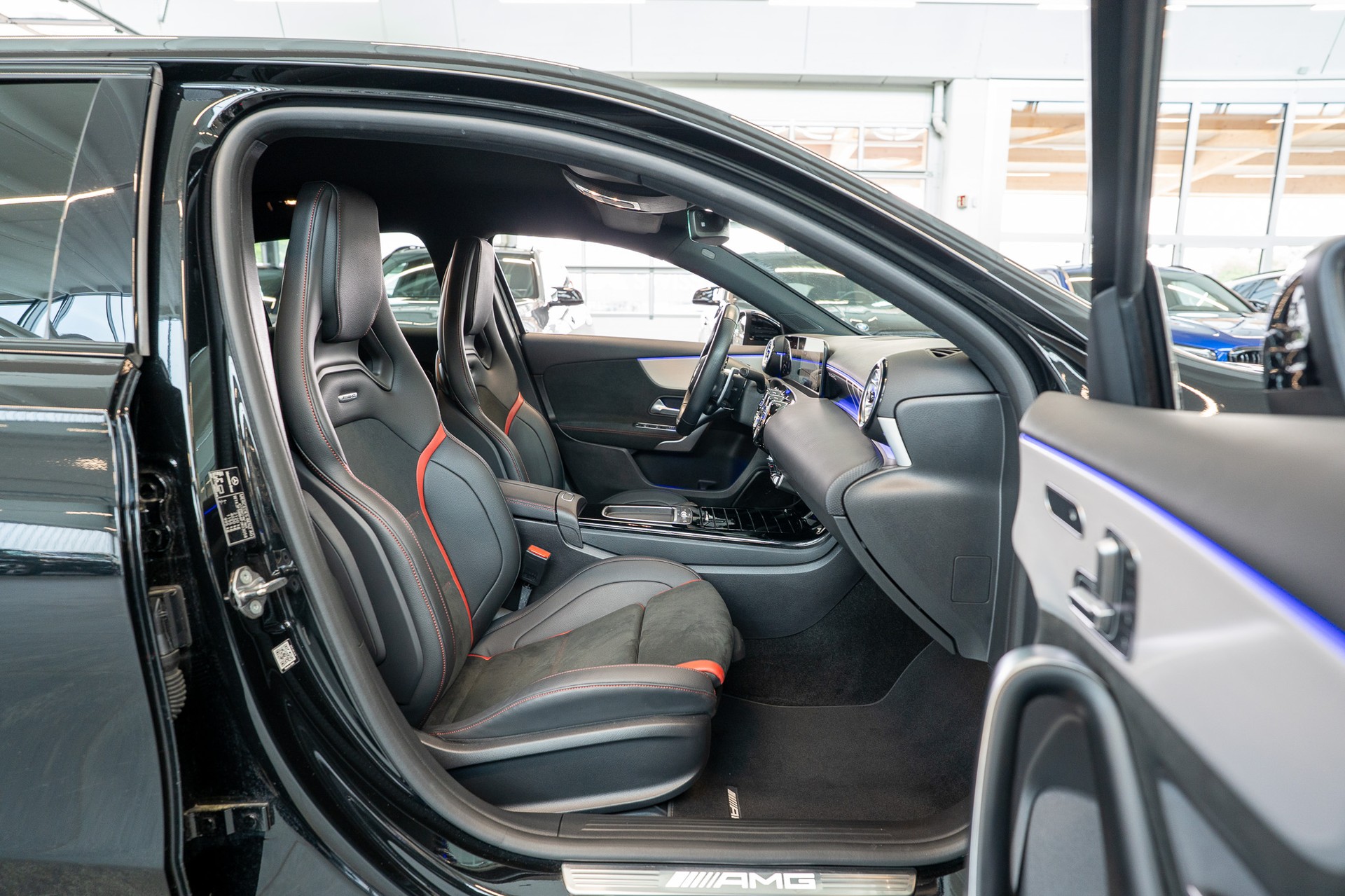 MERCEDES-BENZ A 35 AMG 4matic / Facelift / el.Sportsitze / Rückfahrkamera-image-14