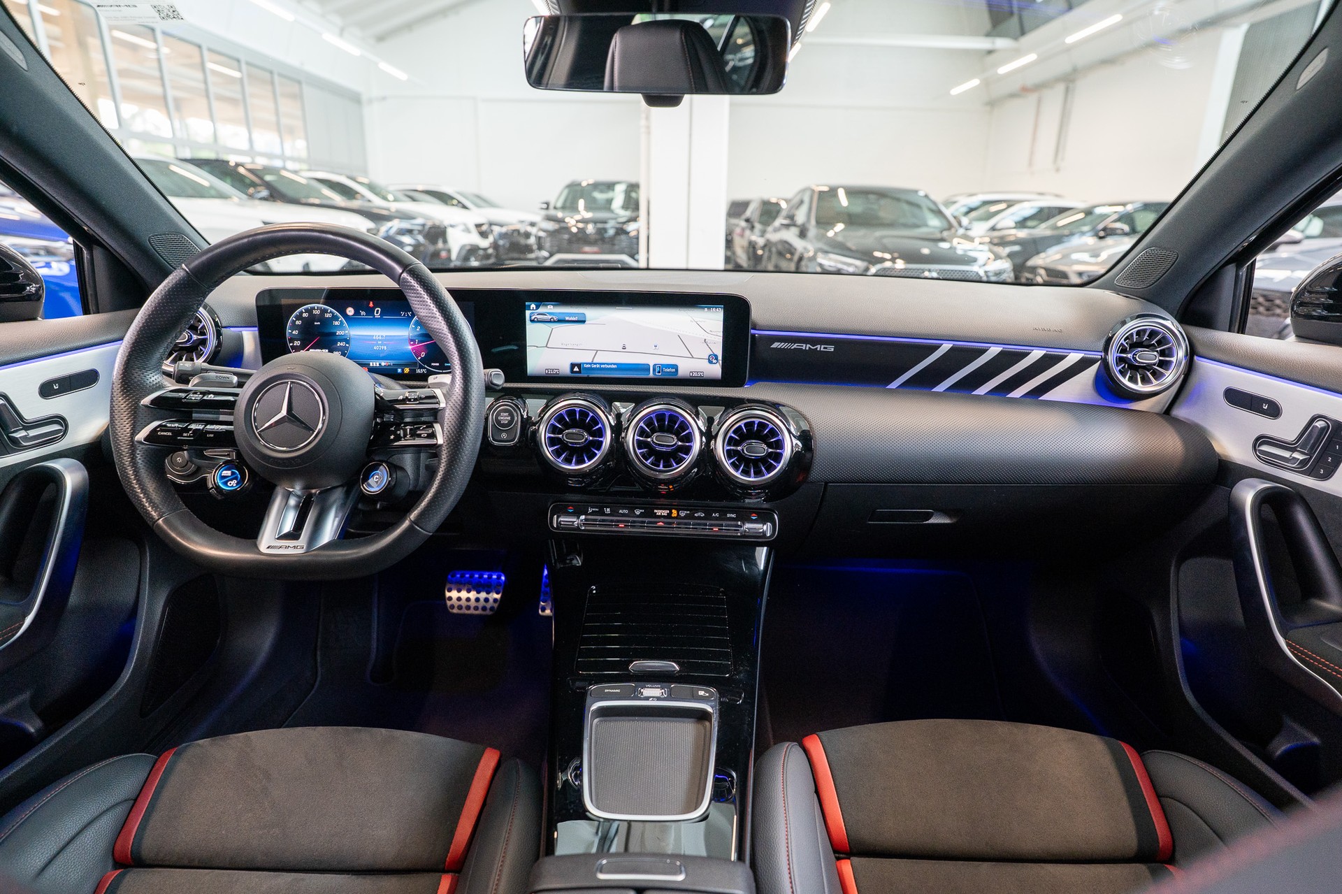 MERCEDES-BENZ A 35 AMG 4matic / Facelift / el.Sportsitze / Rückfahrkamera-image-16