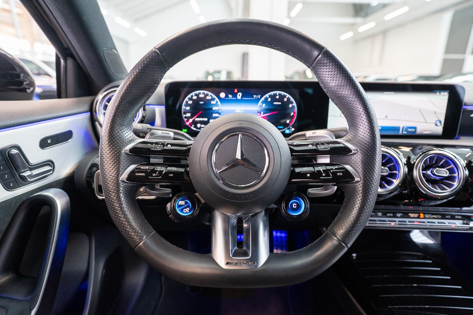 MERCEDES-BENZ A 35 AMG 4matic / Facelift / el.Sportsitze / Rückfahrkamera-image-17