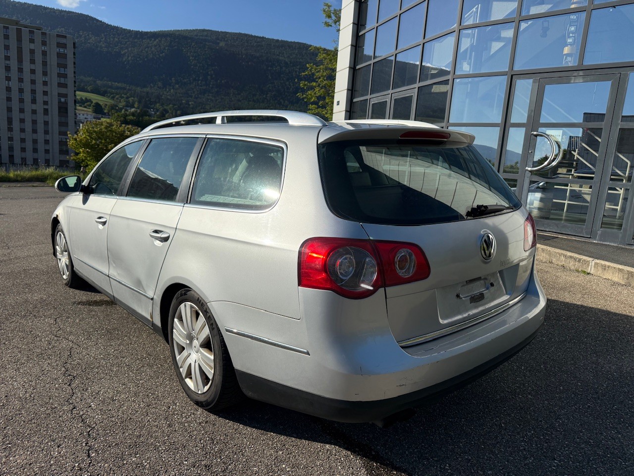 VW Passat Variant 2.0T FSI Highline-image-4