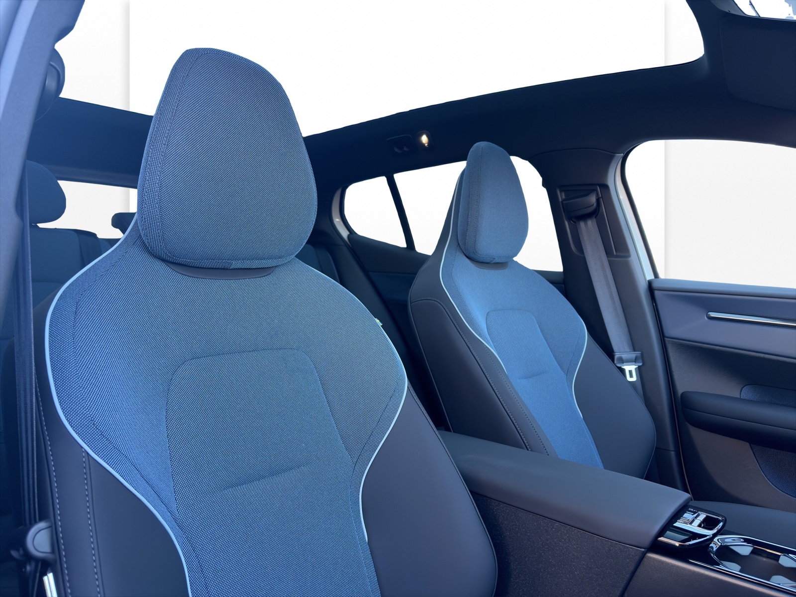 VOLVO EX30 E60 Twin Ultra Performance AWD-image-15