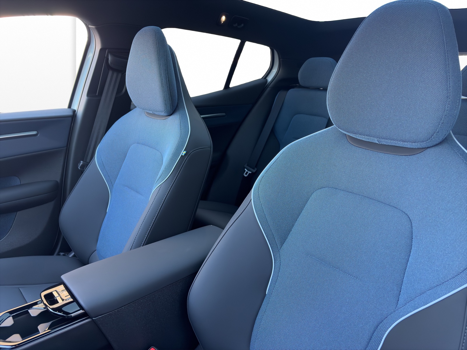 VOLVO EX30 E60 Twin Ultra Performance AWD-image-8