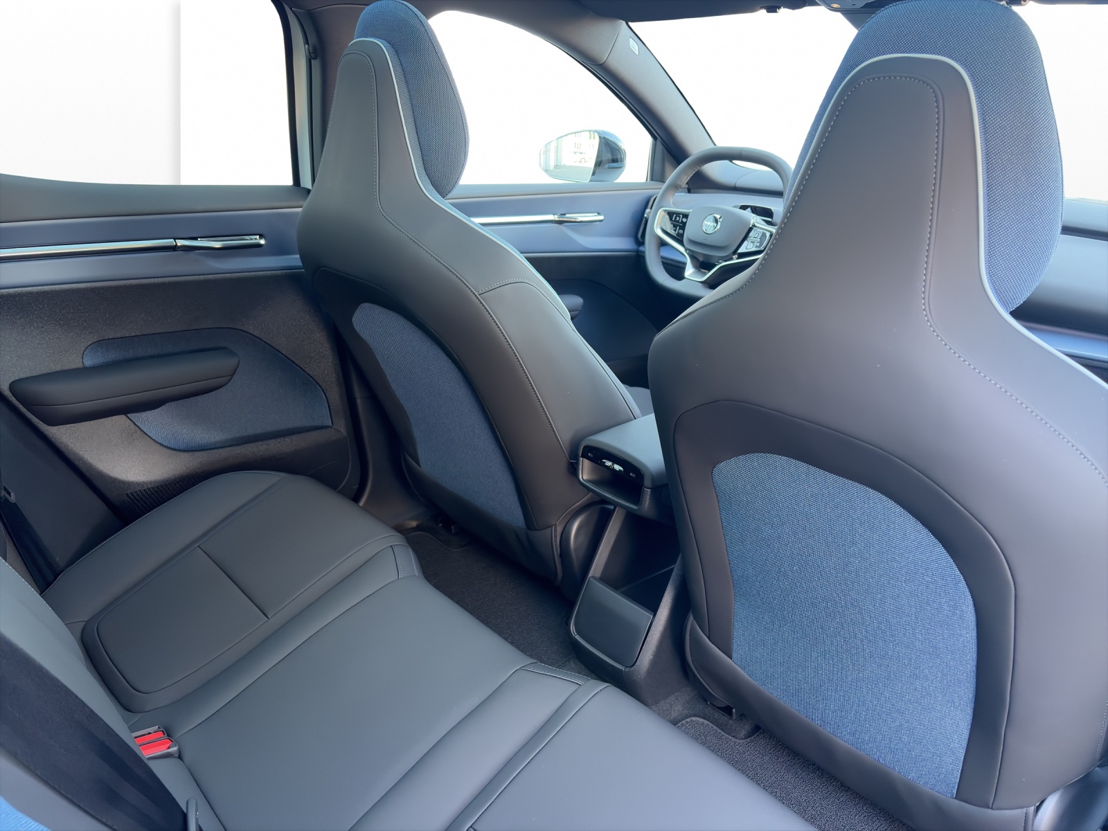 VOLVO EX30 E60 Twin Ultra Performance AWD-image-17