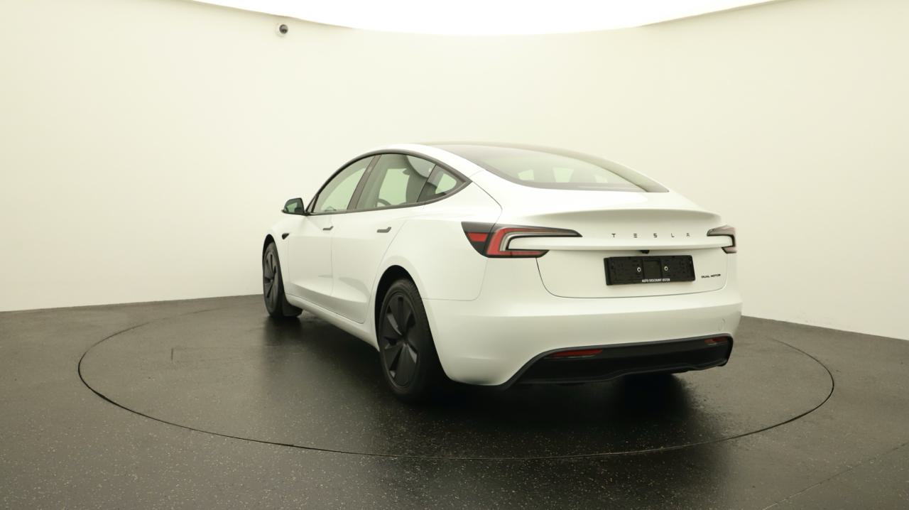 TESLA Model 3 Long Range Dual Motor AWD-showroom-element-3