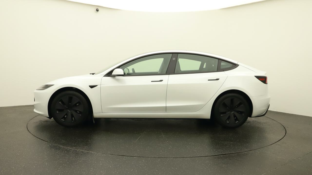 TESLA Model 3 Long Range Dual Motor AWD-showroom-element-1