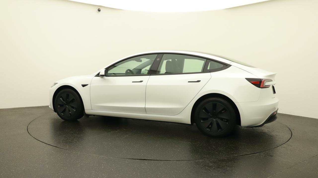 TESLA Model 3 Long Range Dual Motor AWD-showroom-element-2