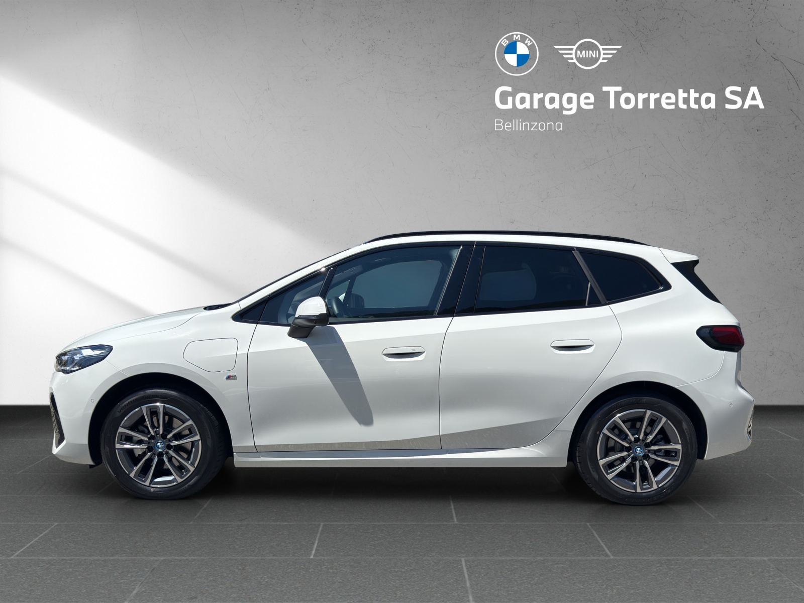 BMW 225e xDrive Active Tourer-showroom-element-1
