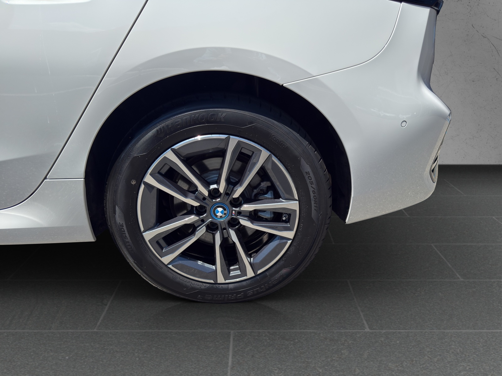 BMW 225e xDrive Active Tourer-image-11