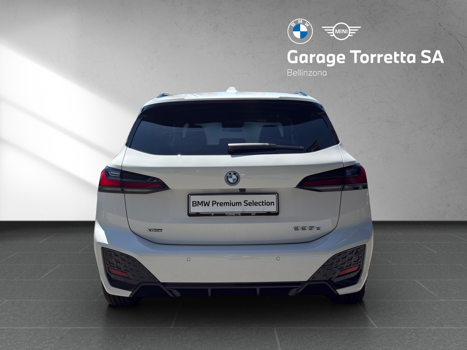 BMW 225e xDrive Active Tourer-showroom-element-3