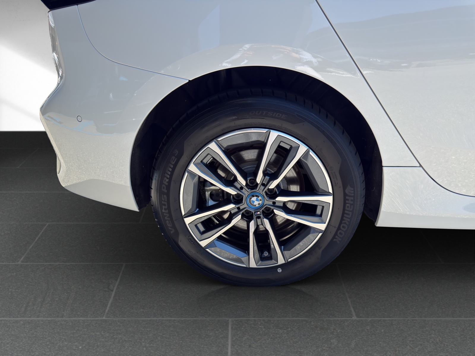 BMW 225e xDrive Active Tourer-image-10