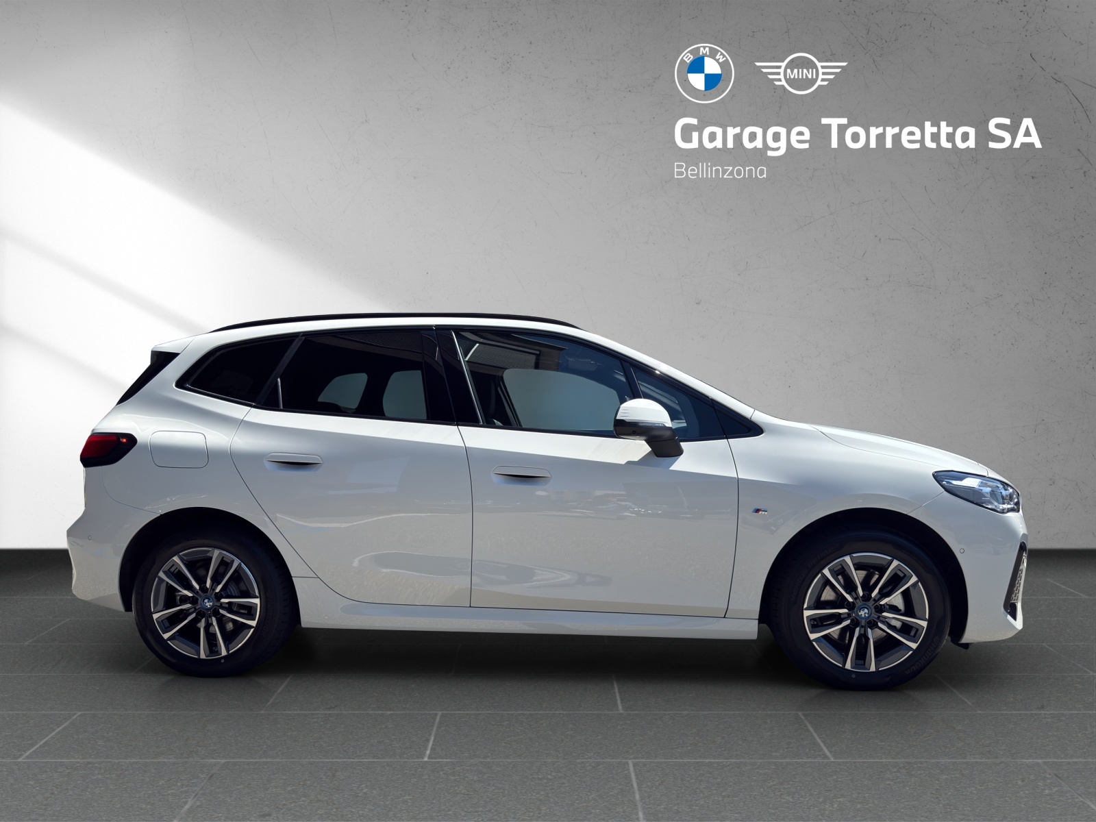 BMW 225e xDrive Active Tourer-image-5