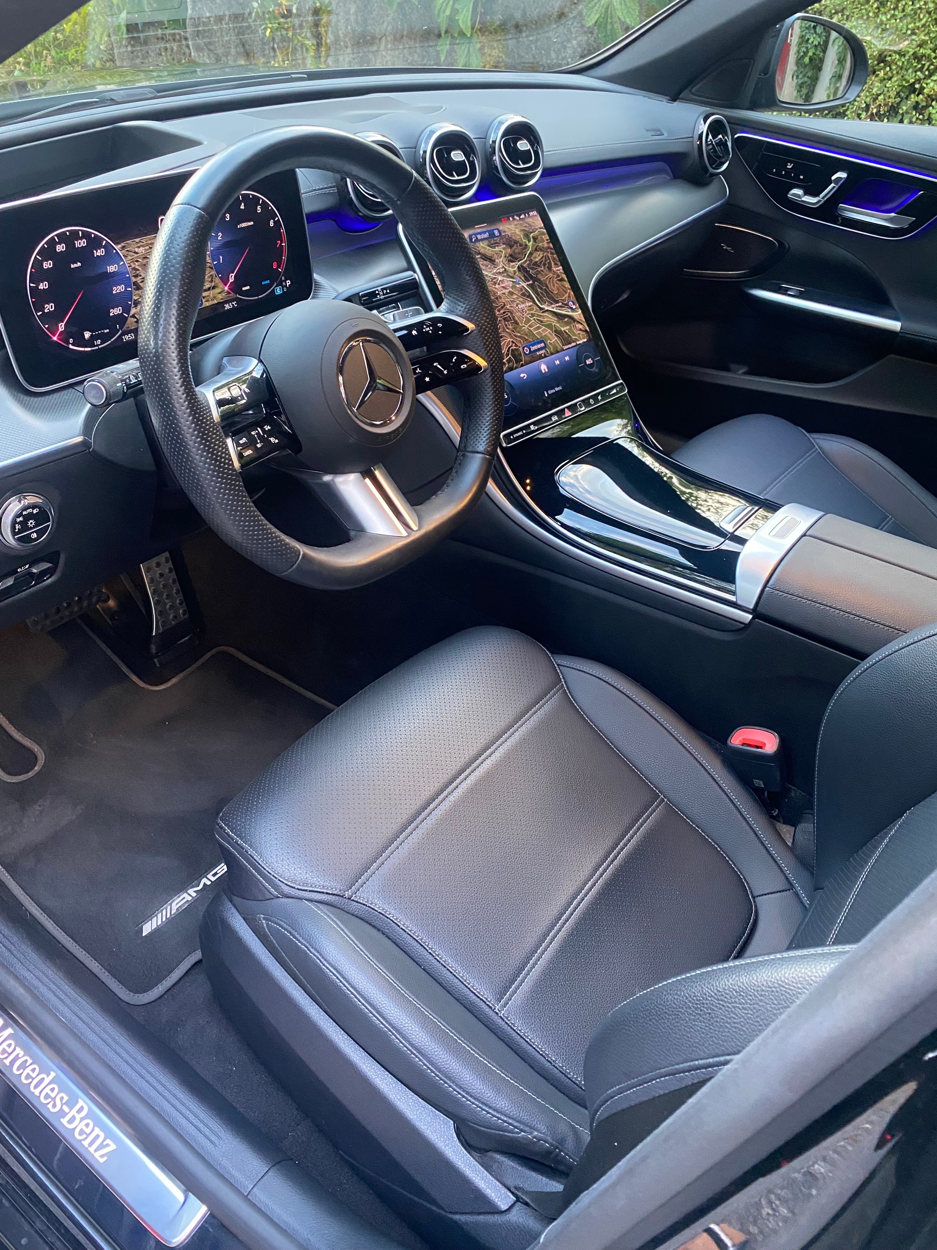 MERCEDES-BENZ C 300 4 Matic AMG Line Kombi noch 2 Jahre MB Garantie-image-4