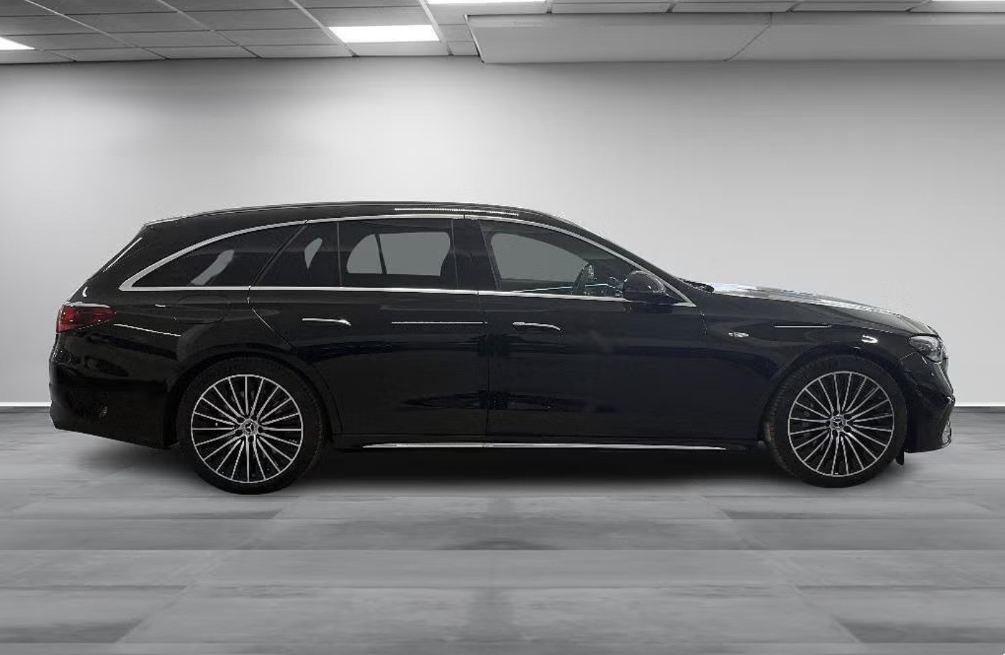 MERCEDES-BENZ E 300 de T 4Matic 9G-Tronic-showroom-element-3