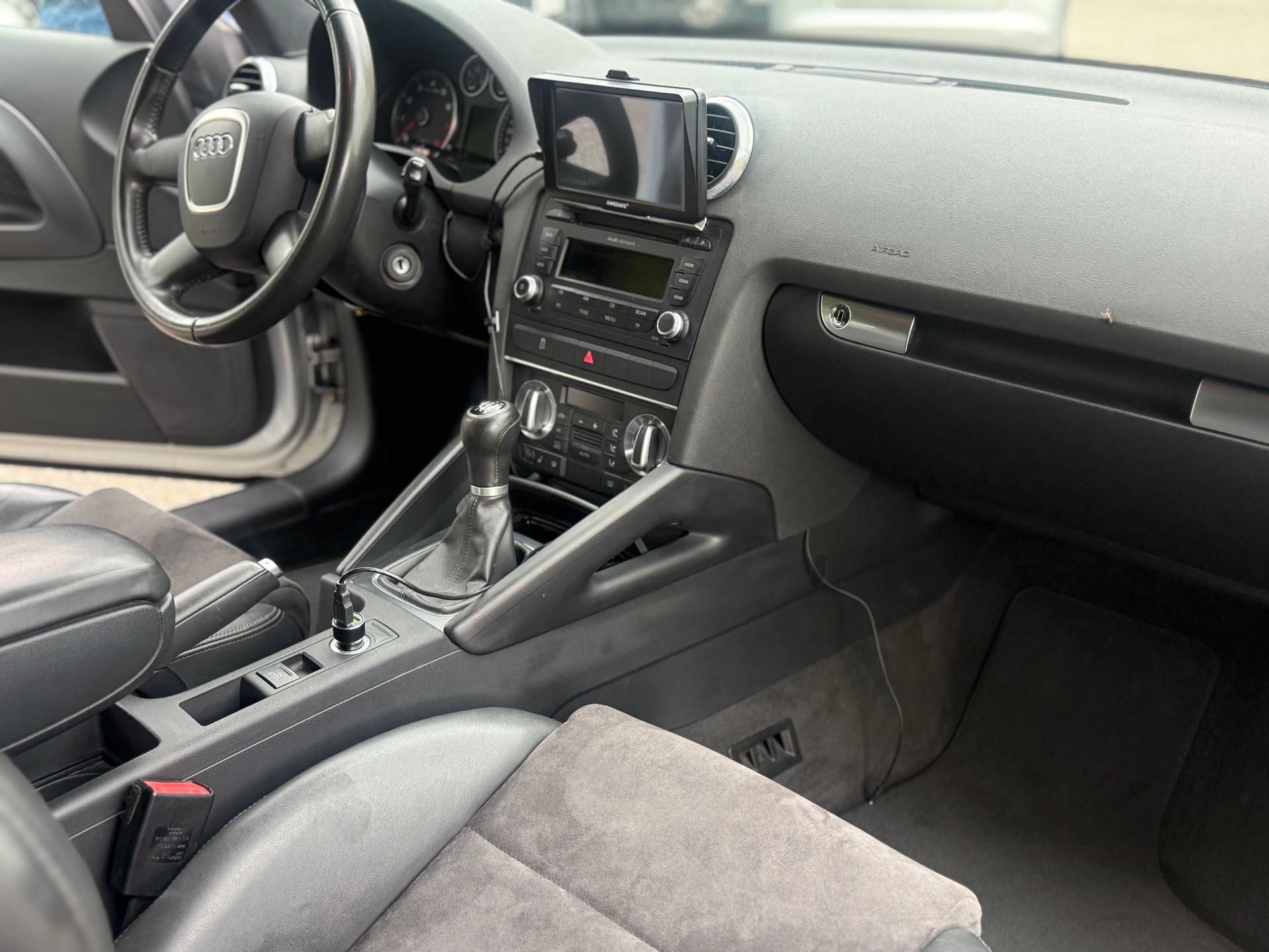 AUDI A3 Cabriolet 1.8 TFSI Ambition-image-11
