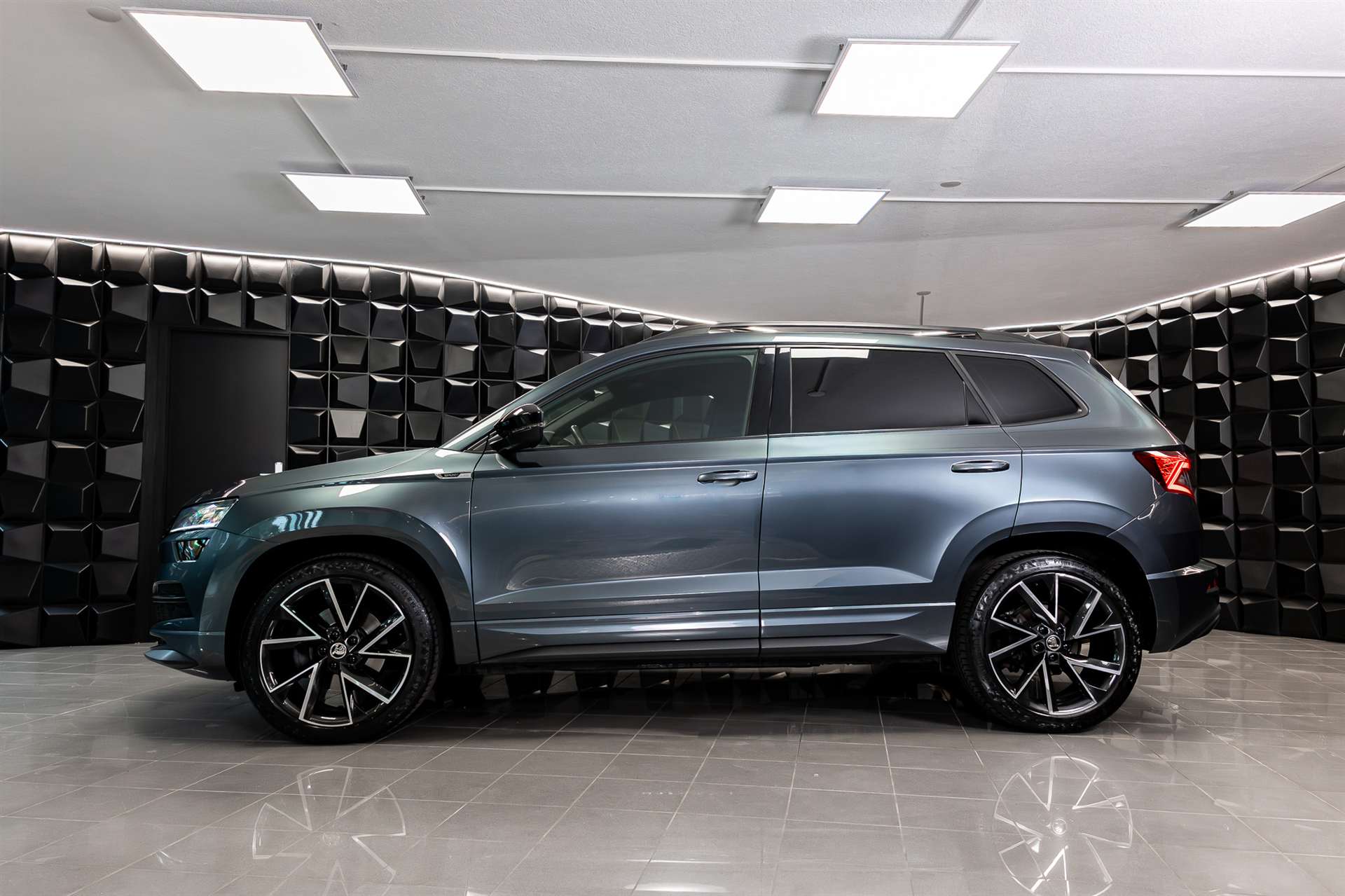 SKODA Karoq 2.0 TDI SCR SportLine 4x4 DSG-showroom-element-1