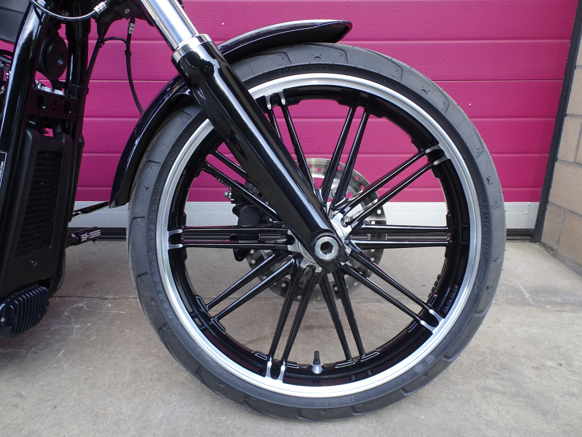 HARLEY-DAVIDSON FXBRS Breakout 114 ABS-image-1