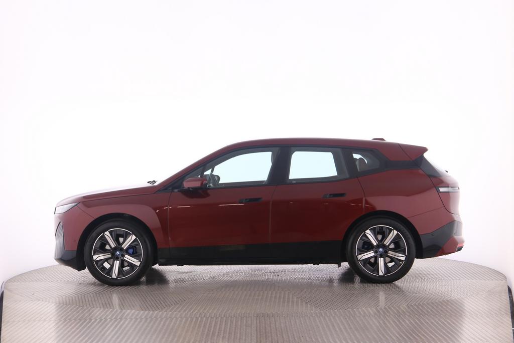 BMW iX xDrive50-showroom-element-3