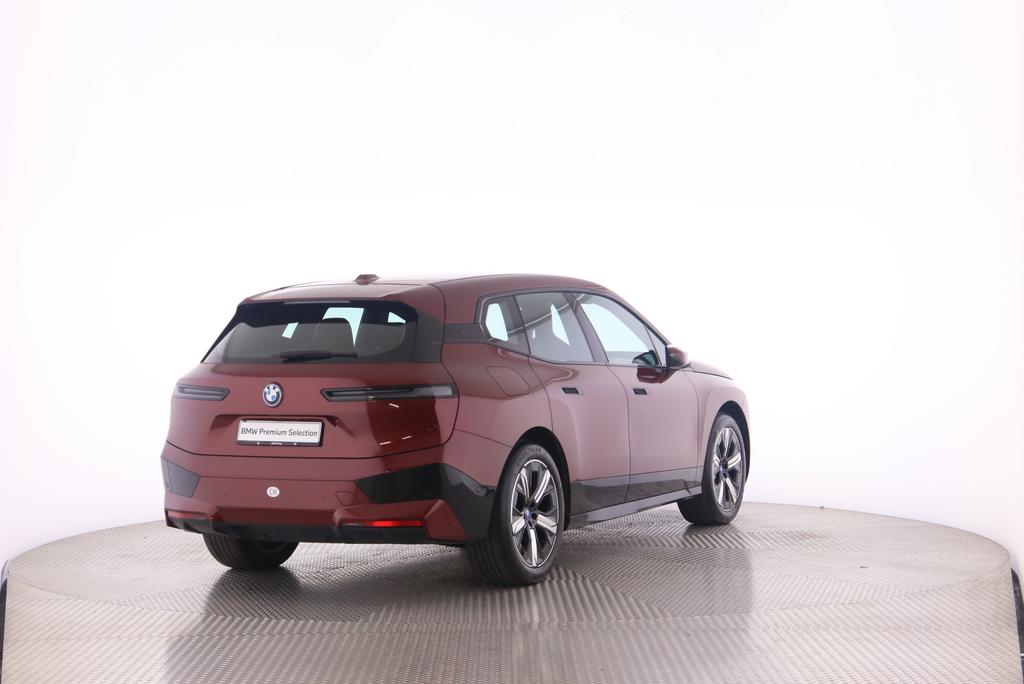BMW iX xDrive50-showroom-element-1