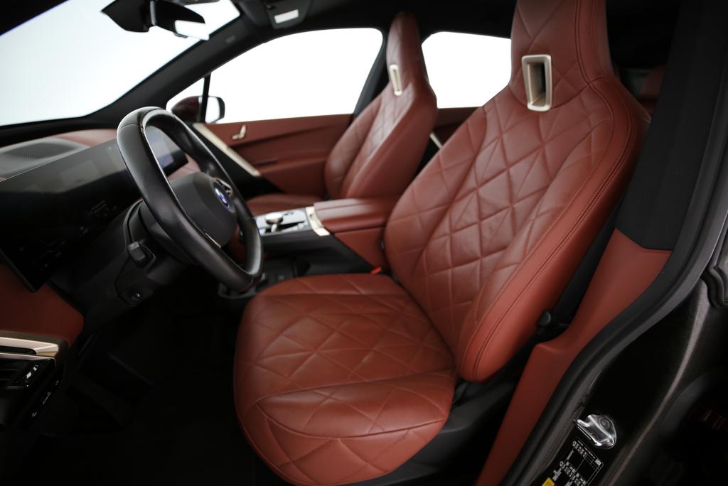 BMW iX xDrive50-showroom-element-2