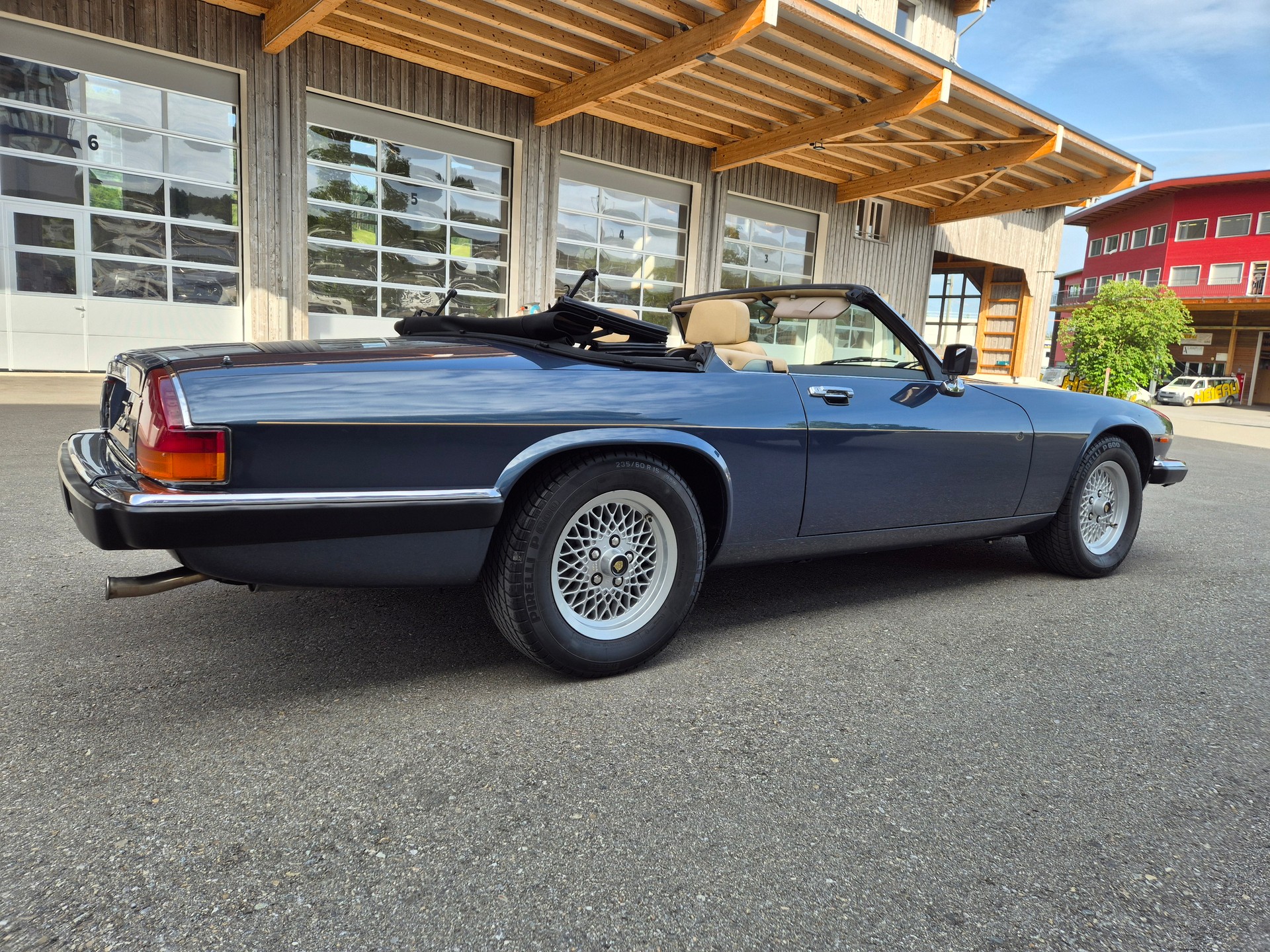 JAGUAR XJS 5.3 V12 Convertible-image-3