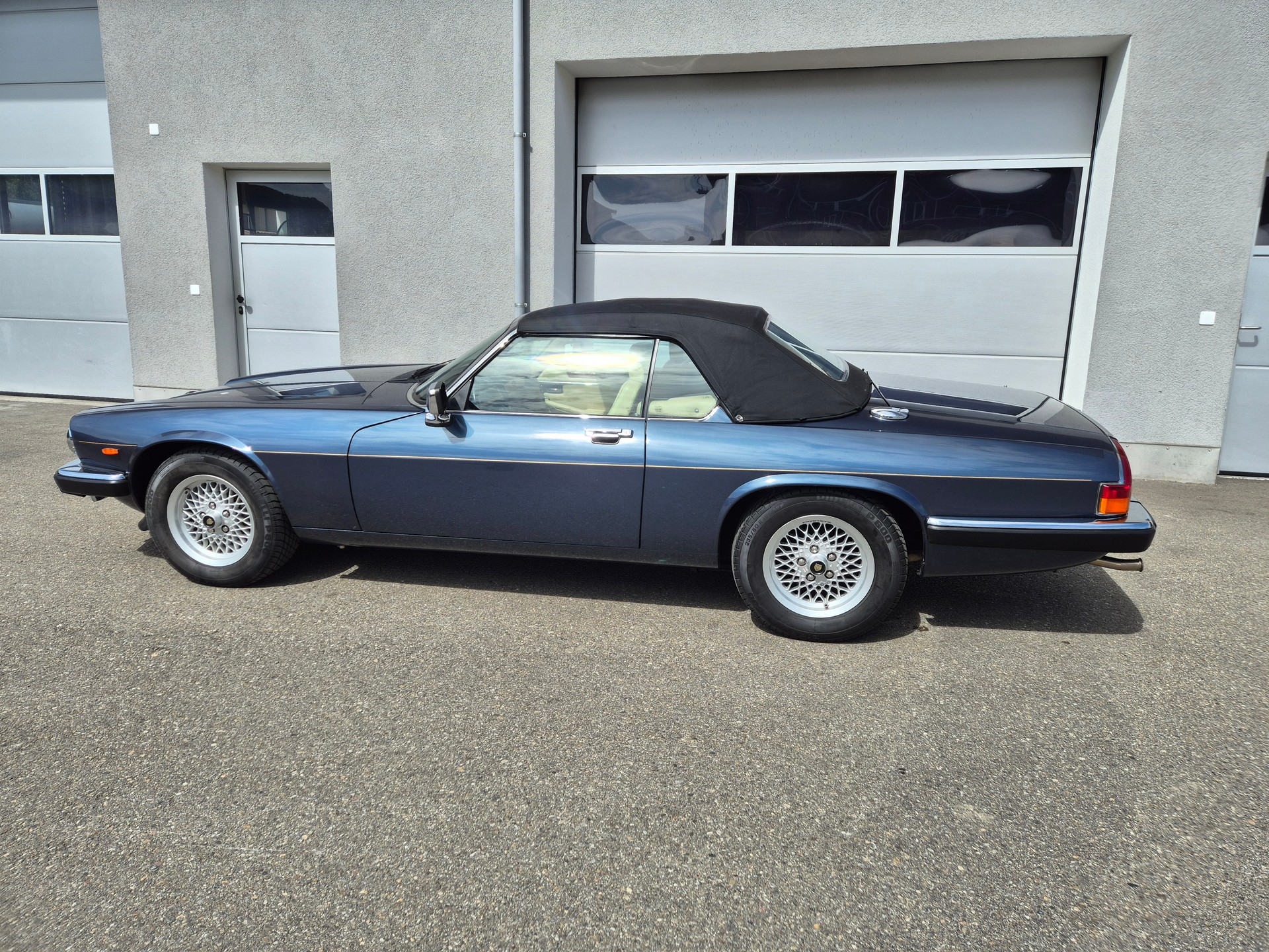 JAGUAR XJS 5.3 V12 Convertible-image-14
