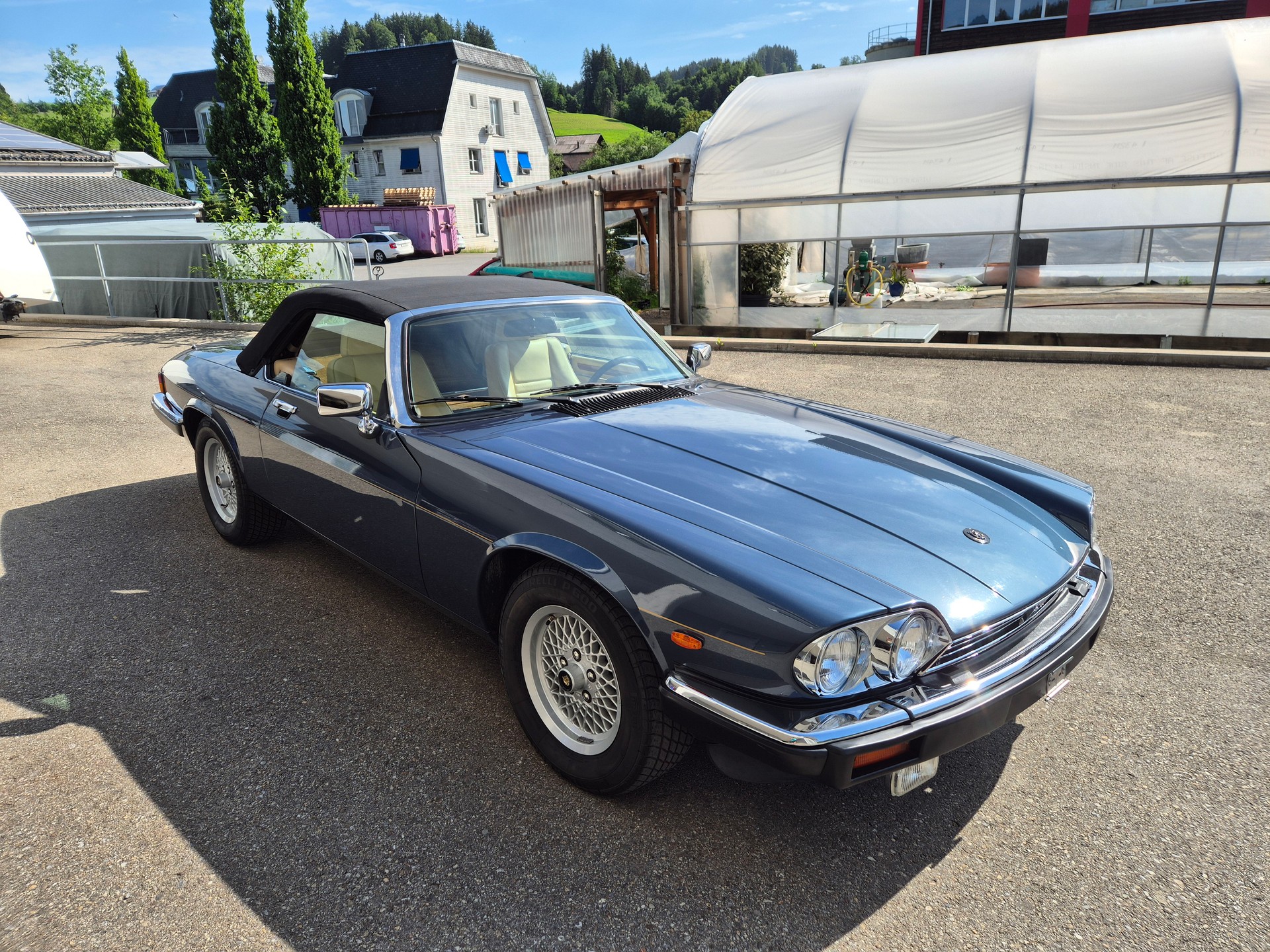 JAGUAR XJS 5.3 V12 Convertible-image-12