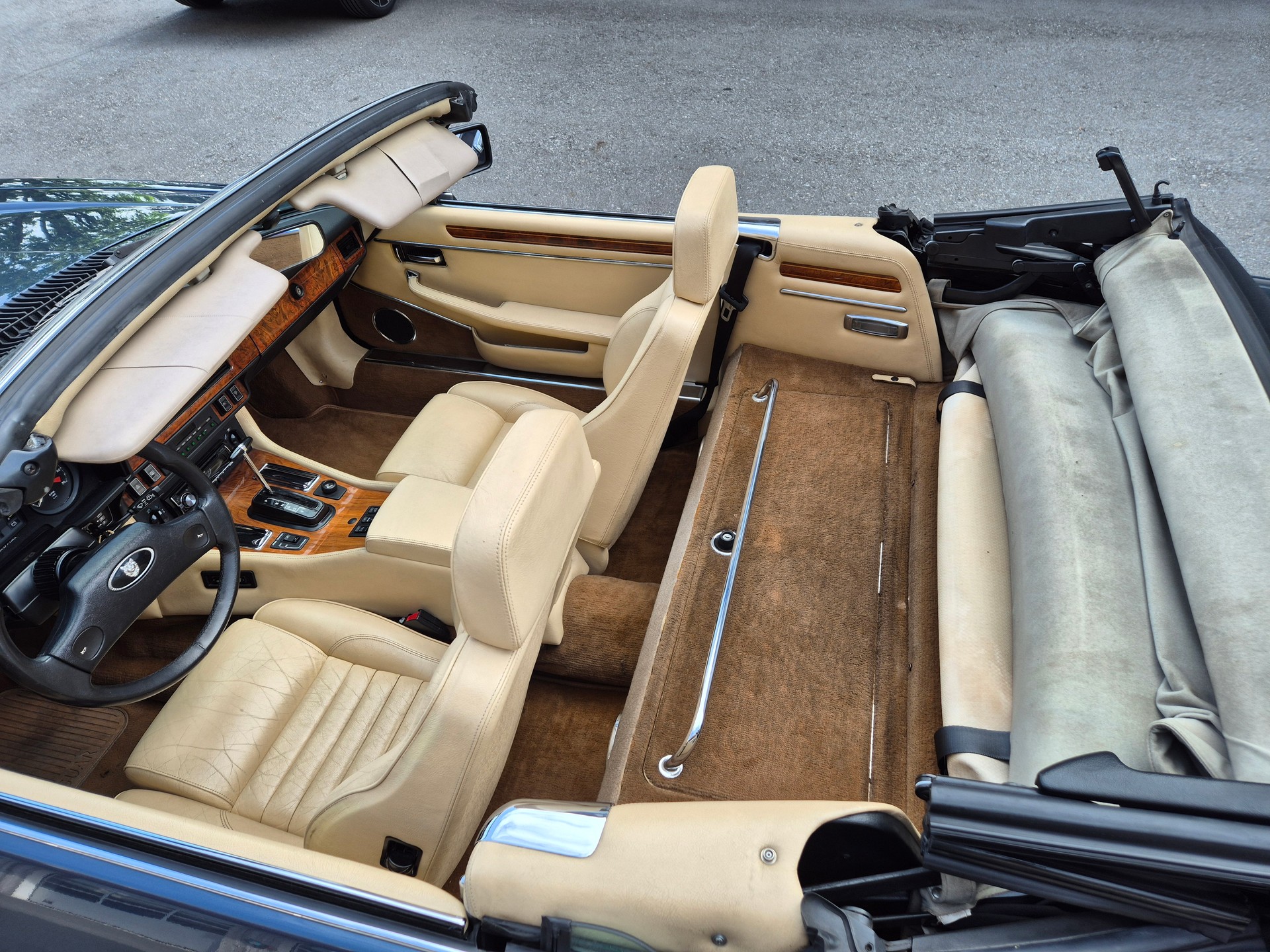 JAGUAR XJS 5.3 V12 Convertible-image-8