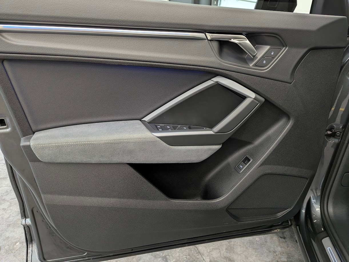 AUDI Q3 2.0 40 TDI S line quattro S-Tronic*CH-AUTO 2x S-LINE MATRIX-LED NAVI CAM AHK 2'200KG UVM*-image-4