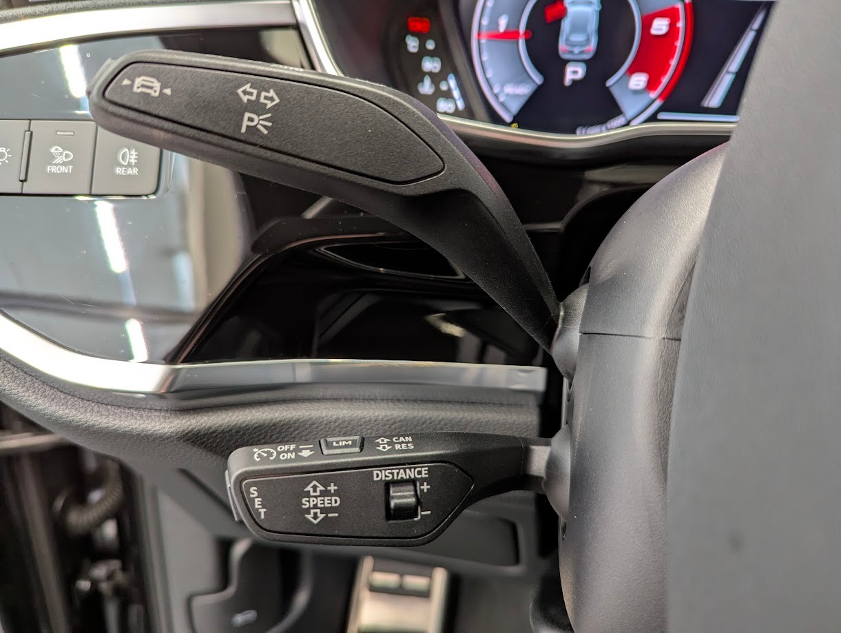 AUDI Q3 2.0 40 TDI S line quattro S-Tronic*CH-AUTO 2x S-LINE MATRIX-LED NAVI CAM AHK 2'200KG UVM*-image-9