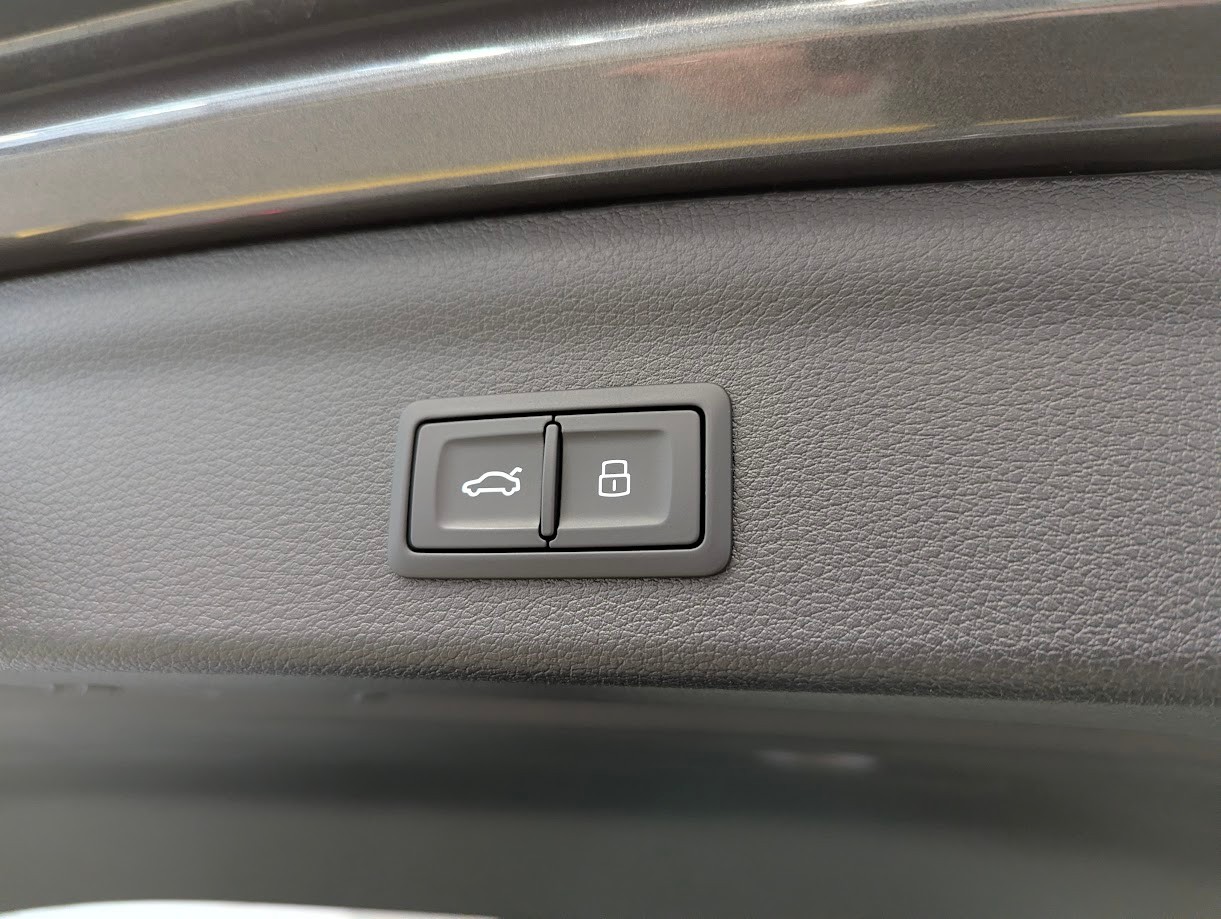 AUDI Q3 2.0 40 TDI S line quattro S-Tronic*CH-AUTO 2x S-LINE MATRIX-LED NAVI CAM AHK 2'200KG UVM*-image-30