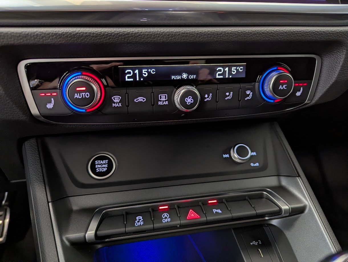 AUDI Q3 2.0 40 TDI S line quattro S-Tronic*CH-AUTO 2x S-LINE MATRIX-LED NAVI CAM AHK 2'200KG UVM*-image-24