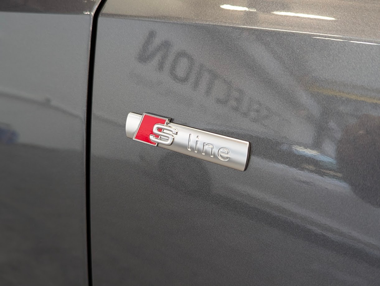 AUDI Q3 2.0 40 TDI S line quattro S-Tronic*CH-AUTO 2x S-LINE MATRIX-LED NAVI CAM AHK 2'200KG UVM*-showroom-element-2