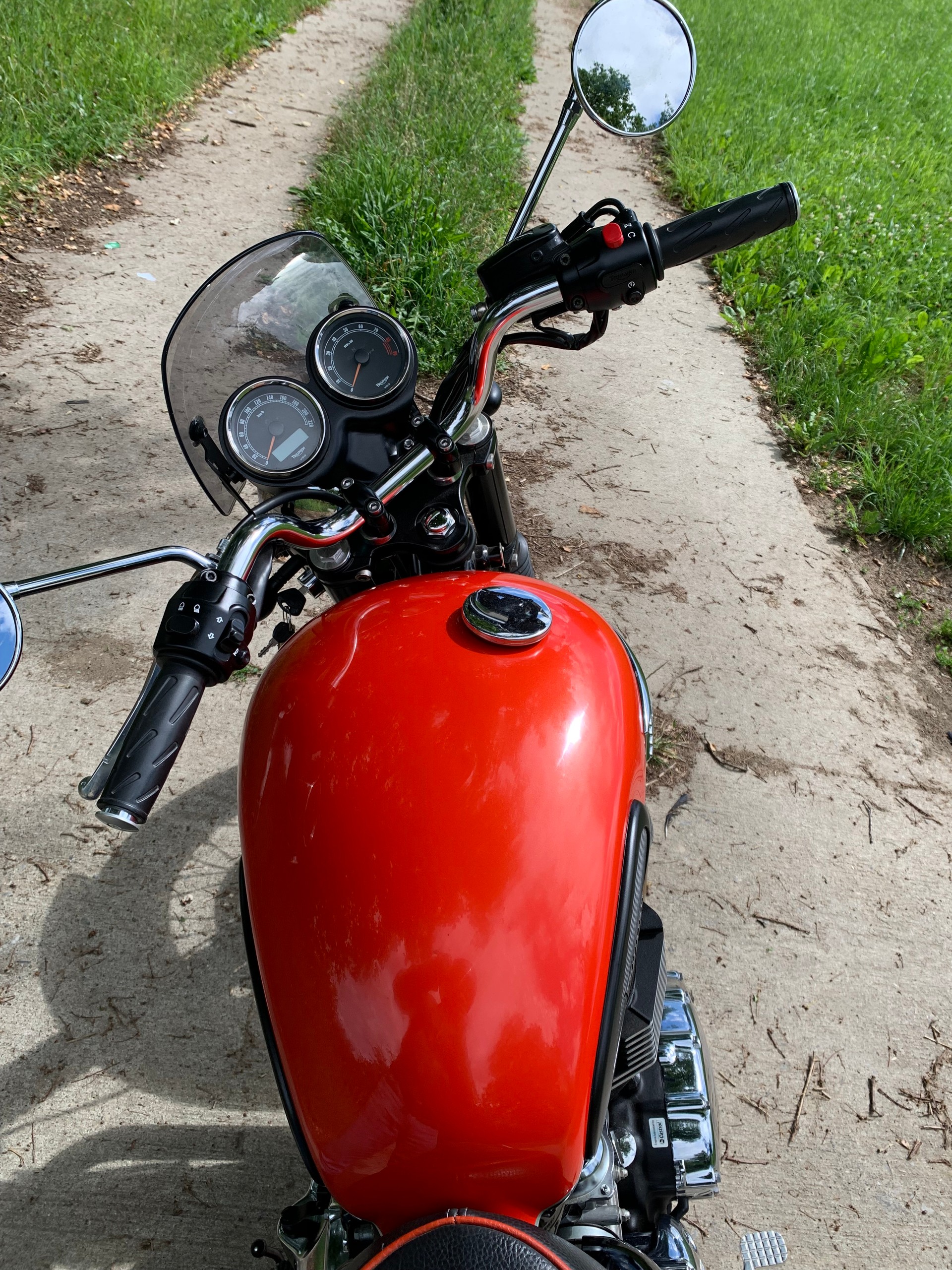 TRIUMPH Bonneville 900 i T 100-image-1